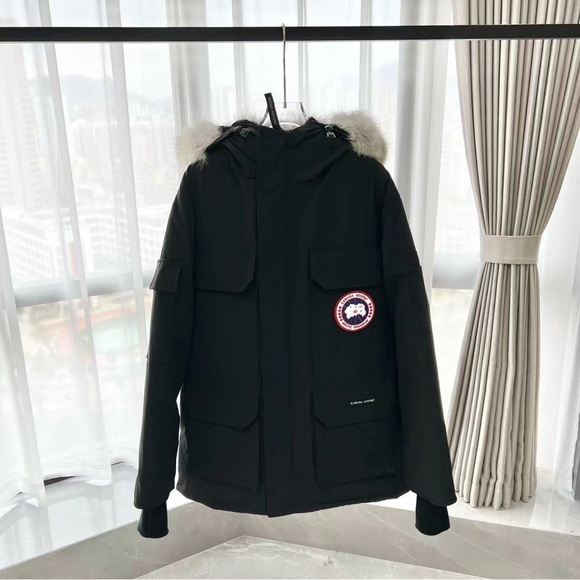 Canada Goose Men's Coat，Very comfortable to wear